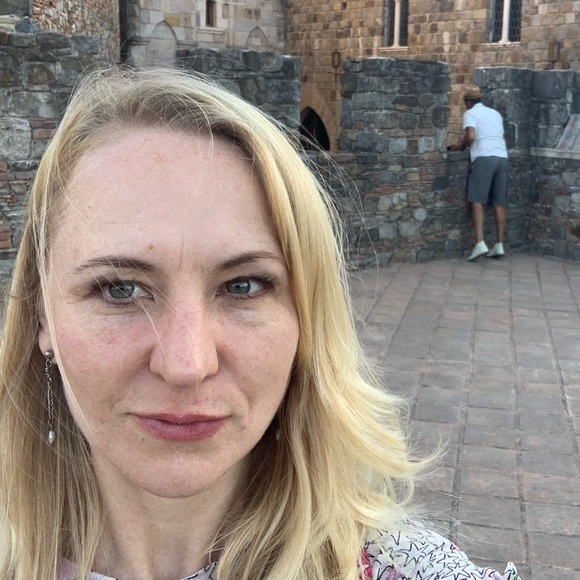 Meet your Posher, Carrie - Picture 2 of 2